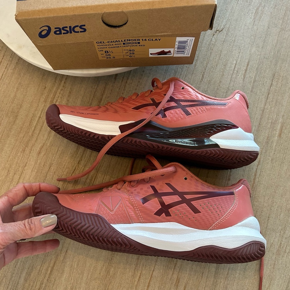 ASICS Women’s Gel Challenger 14 tennis shoes. sz 8.5 Light Garnet/Antique Red